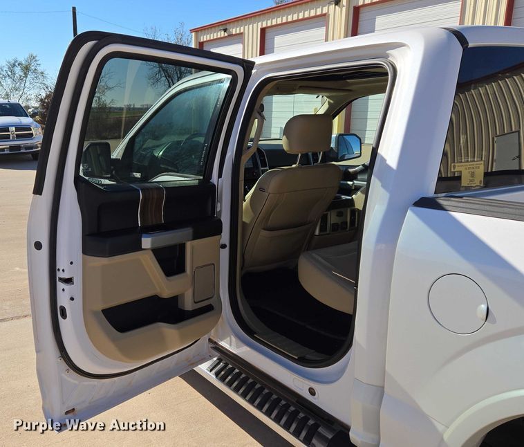 image for item ET5349 2017 Ford F150 SuperCrew pickup truck