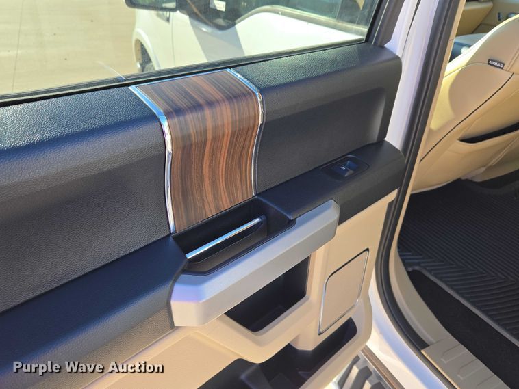 image for item ET5349 2017 Ford F150 SuperCrew pickup truck