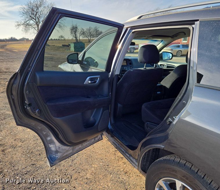 image for item ET5352 2013 Nissan Pathfinder SUV