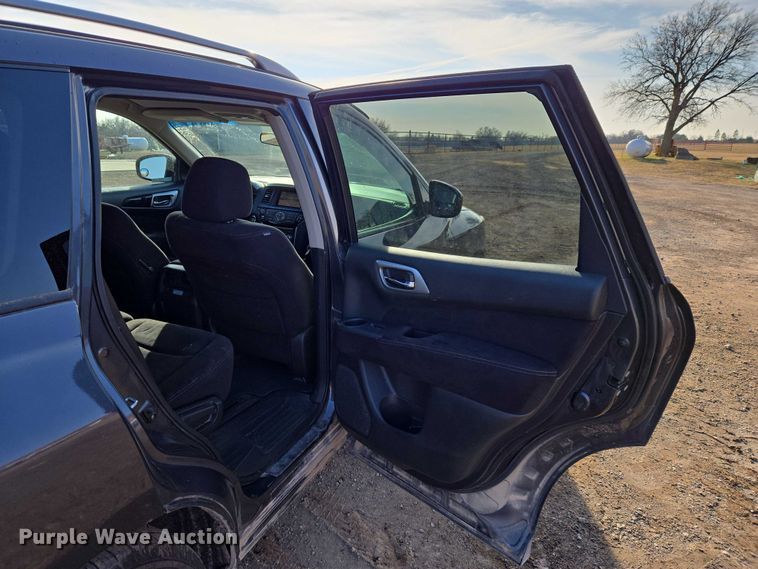 image for item ET5352 2013 Nissan Pathfinder SUV