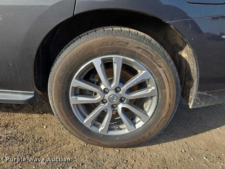 image for item ET5352 2013 Nissan Pathfinder SUV