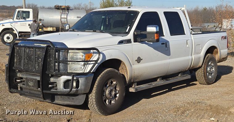 image for item ET5416 2012 Ford F250 Super Duty Crew Cab pickup truck