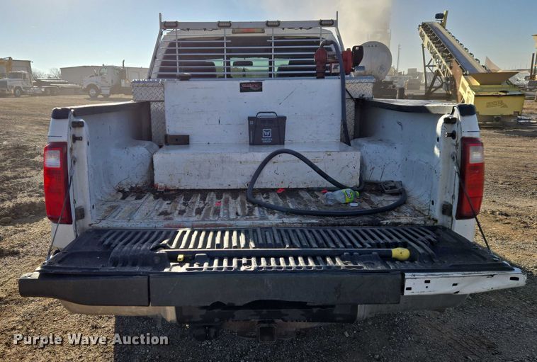 image for item ET5416 2012 Ford F250 Super Duty Crew Cab pickup truck