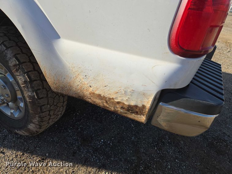 image for item ET5416 2012 Ford F250 Super Duty Crew Cab pickup truck