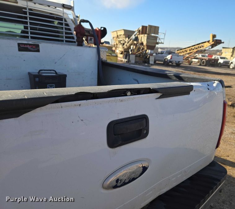 image for item ET5416 2012 Ford F250 Super Duty Crew Cab pickup truck