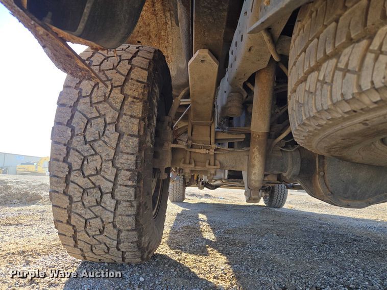 image for item ET5416 2012 Ford F250 Super Duty Crew Cab pickup truck