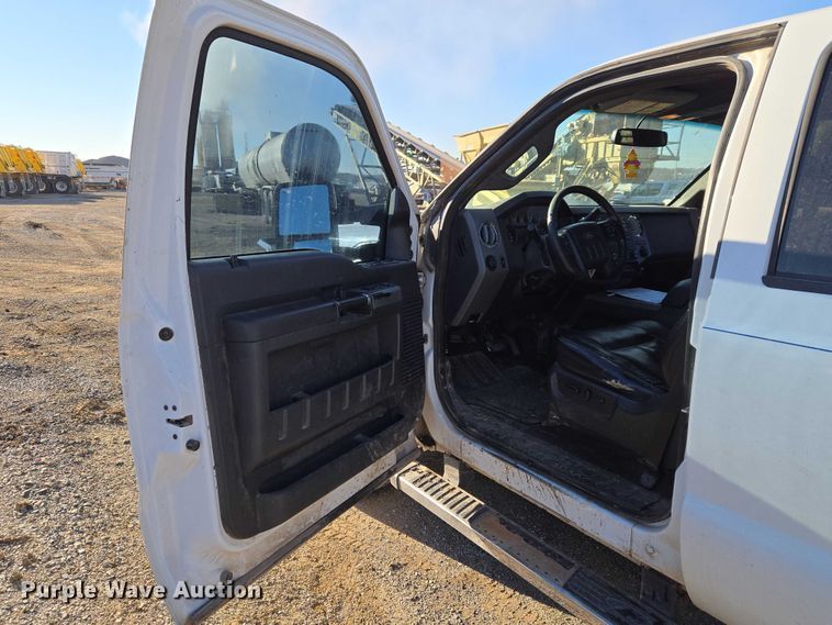 image for item ET5416 2012 Ford F250 Super Duty Crew Cab pickup truck