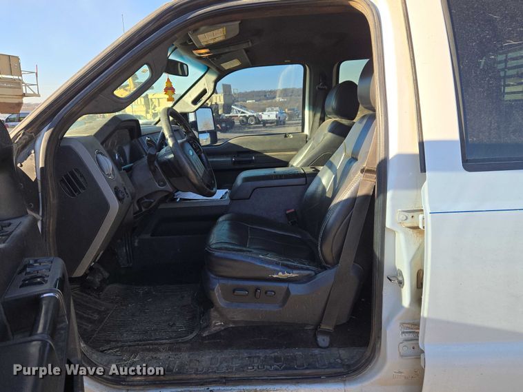 image for item ET5416 2012 Ford F250 Super Duty Crew Cab pickup truck