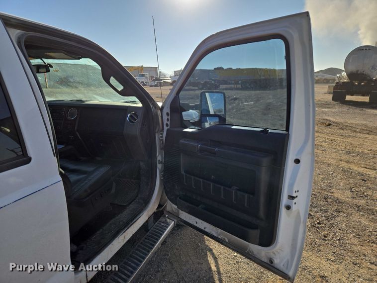 image for item ET5416 2012 Ford F250 Super Duty Crew Cab pickup truck