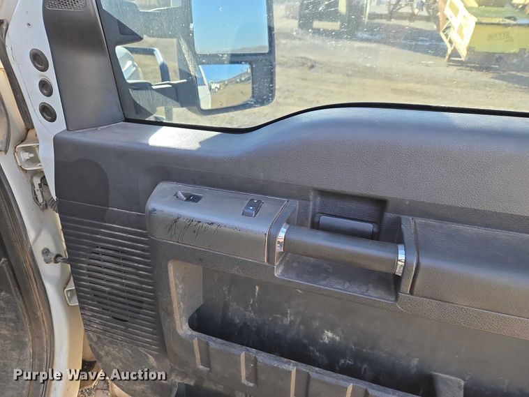 image for item ET5416 2012 Ford F250 Super Duty Crew Cab pickup truck