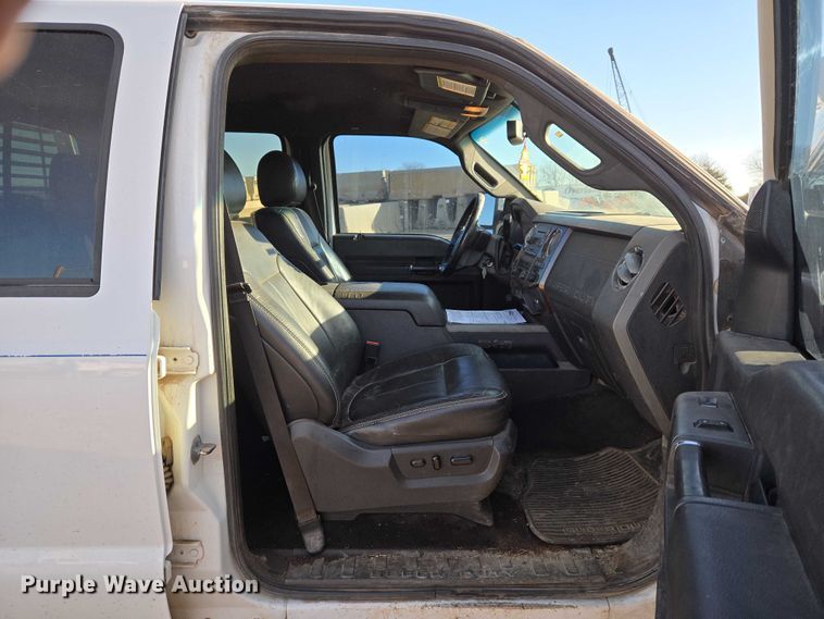image for item ET5416 2012 Ford F250 Super Duty Crew Cab pickup truck