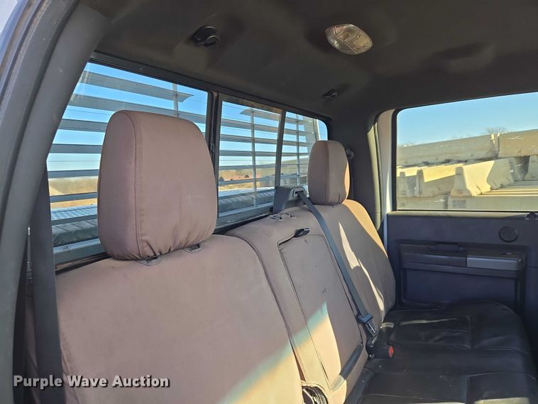 image for item ET5416 2012 Ford F250 Super Duty Crew Cab pickup truck