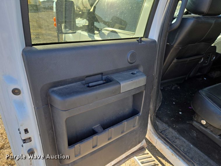 image for item ET5416 2012 Ford F250 Super Duty Crew Cab pickup truck