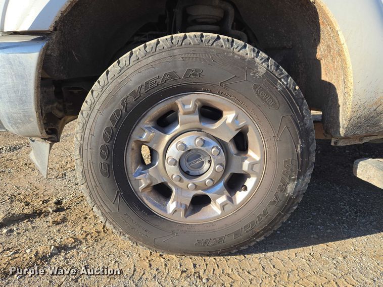 image for item ET5416 2012 Ford F250 Super Duty Crew Cab pickup truck