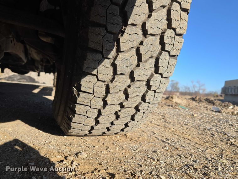 image for item ET5416 2012 Ford F250 Super Duty Crew Cab pickup truck