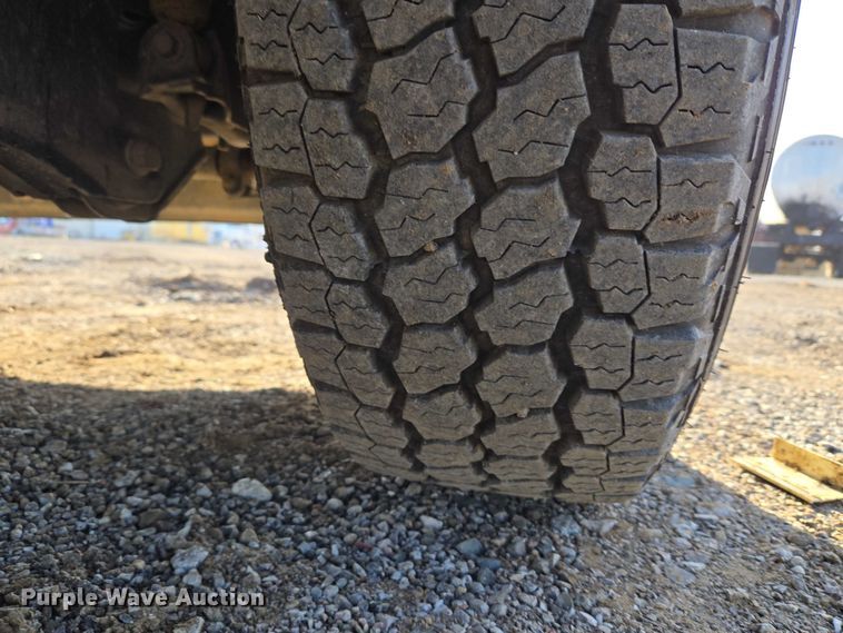 image for item ET5416 2012 Ford F250 Super Duty Crew Cab pickup truck