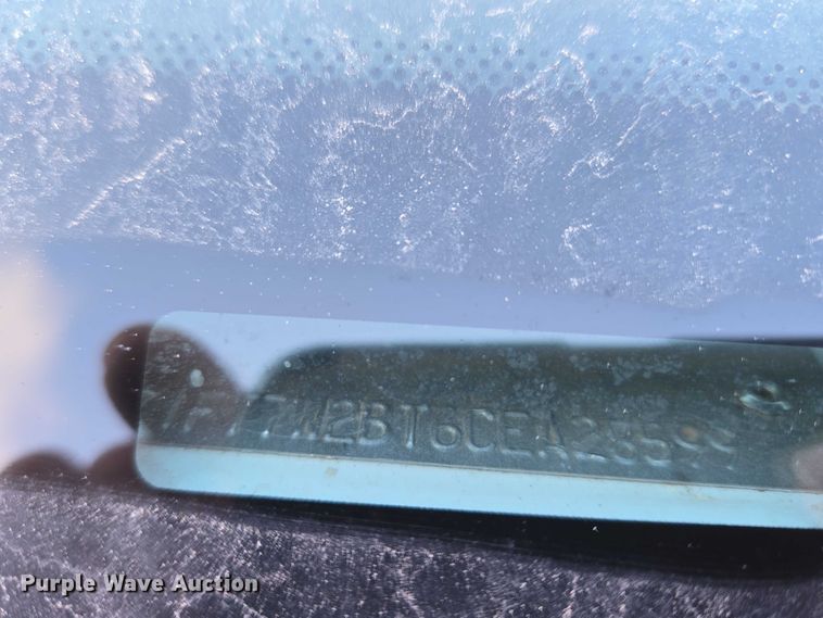 image for item ET5416 2012 Ford F250 Super Duty Crew Cab pickup truck