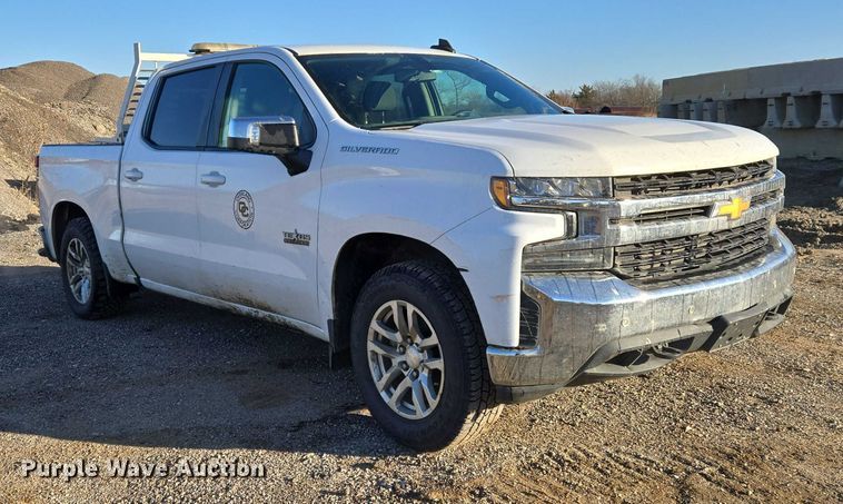 image for item ET5421 2019 Chevrolet Silverado 1500 Crew Cab pickup truck