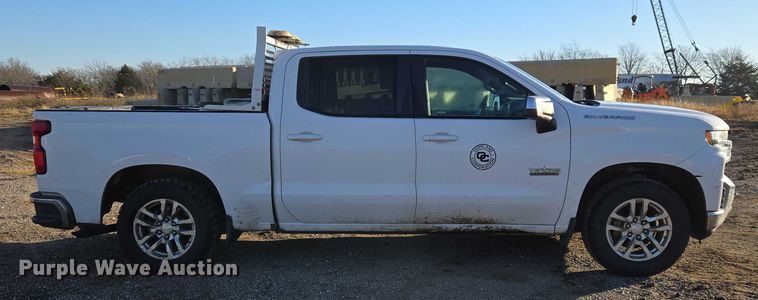 image for item ET5421 2019 Chevrolet Silverado 1500 Crew Cab pickup truck