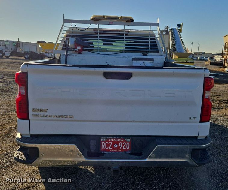 image for item ET5421 2019 Chevrolet Silverado 1500 Crew Cab pickup truck