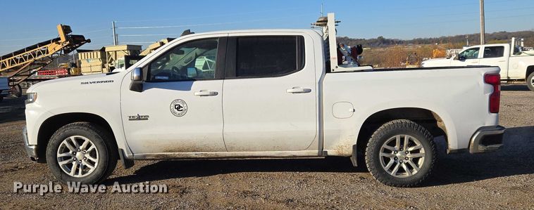 image for item ET5421 2019 Chevrolet Silverado 1500 Crew Cab pickup truck