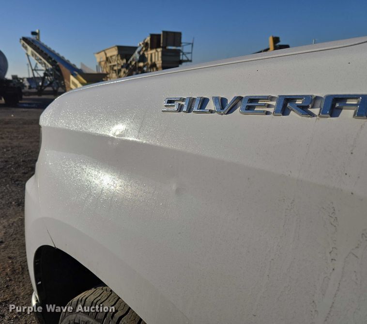 image for item ET5421 2019 Chevrolet Silverado 1500 Crew Cab pickup truck