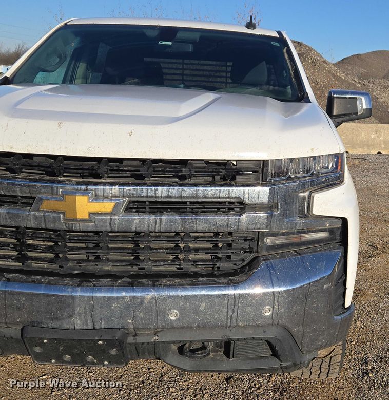 image for item ET5421 2019 Chevrolet Silverado 1500 Crew Cab pickup truck