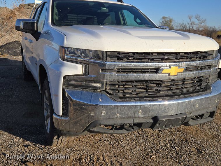 image for item ET5421 2019 Chevrolet Silverado 1500 Crew Cab pickup truck