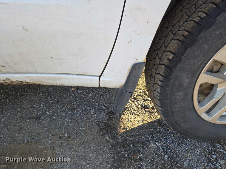 image for item ET5421 2019 Chevrolet Silverado 1500 Crew Cab pickup truck