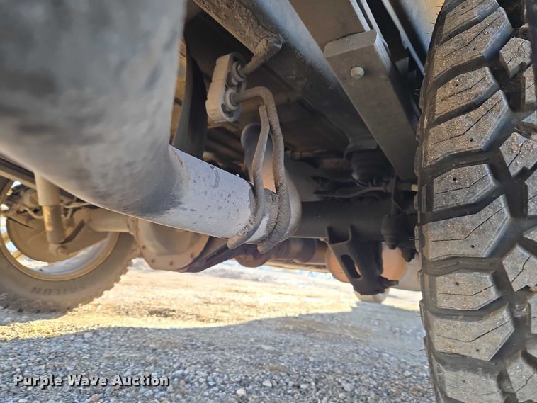 image for item ET5421 2019 Chevrolet Silverado 1500 Crew Cab pickup truck