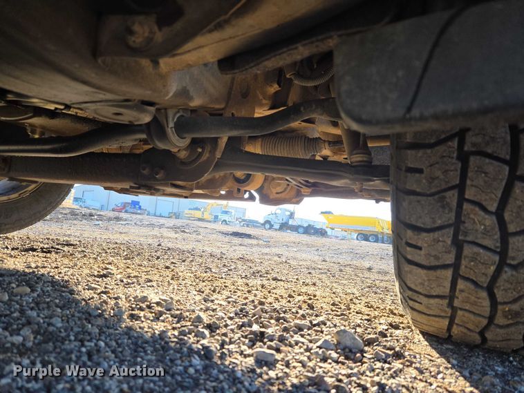 image for item ET5421 2019 Chevrolet Silverado 1500 Crew Cab pickup truck