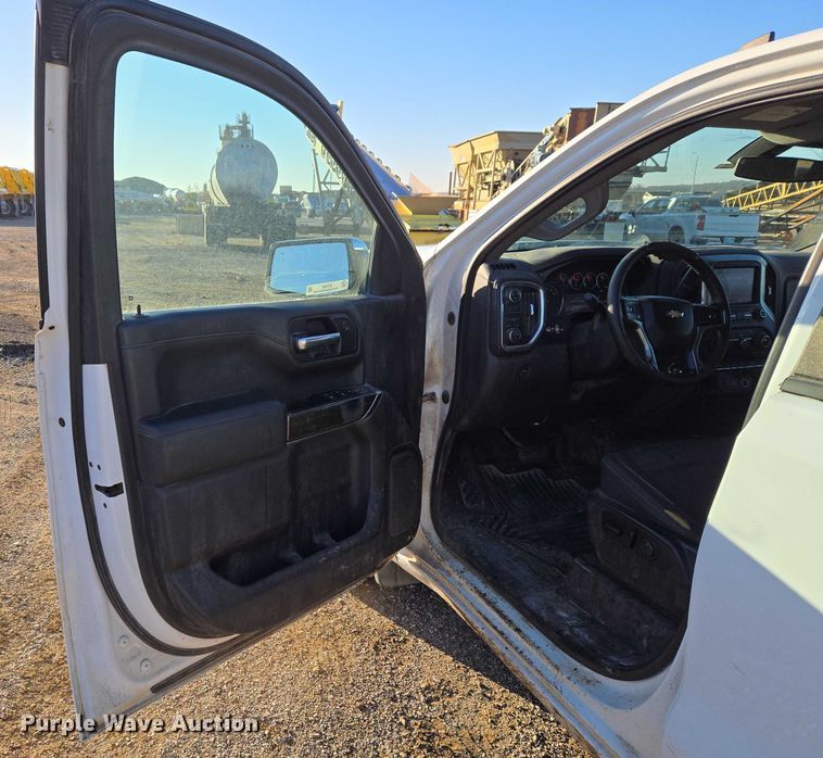 image for item ET5421 2019 Chevrolet Silverado 1500 Crew Cab pickup truck