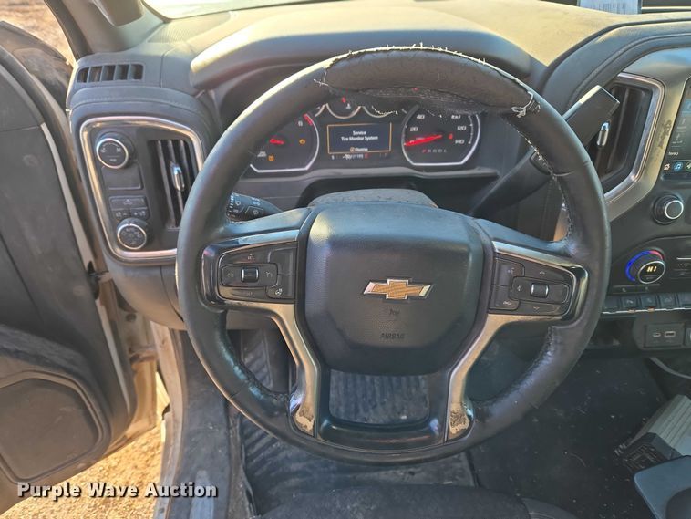 image for item ET5421 2019 Chevrolet Silverado 1500 Crew Cab pickup truck