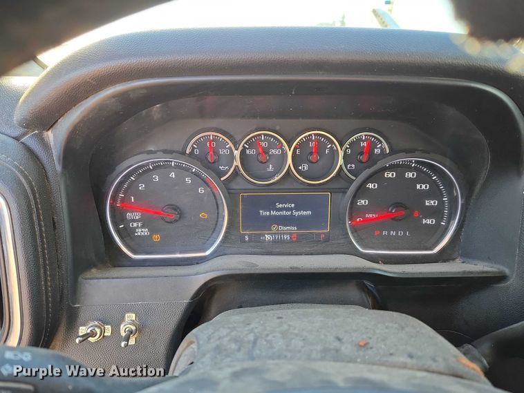 image for item ET5421 2019 Chevrolet Silverado 1500 Crew Cab pickup truck