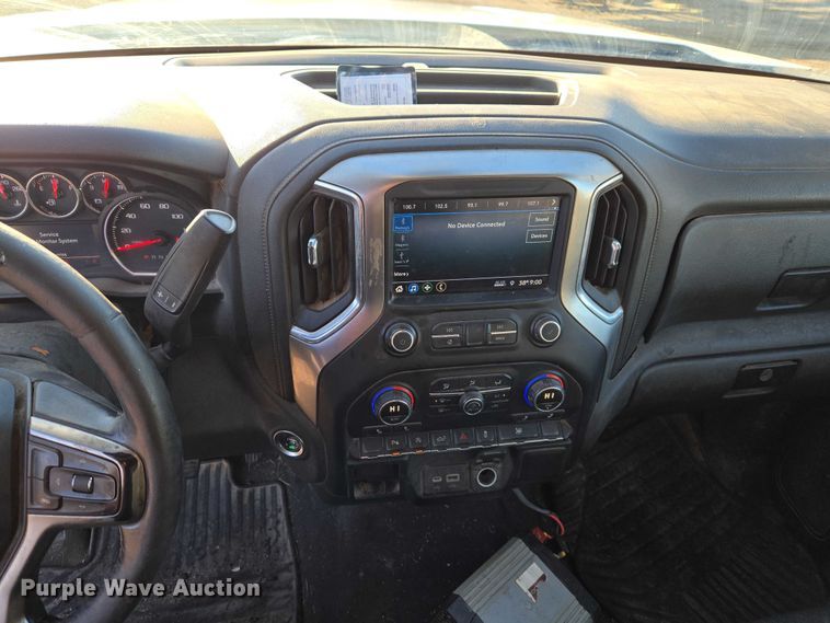 image for item ET5421 2019 Chevrolet Silverado 1500 Crew Cab pickup truck