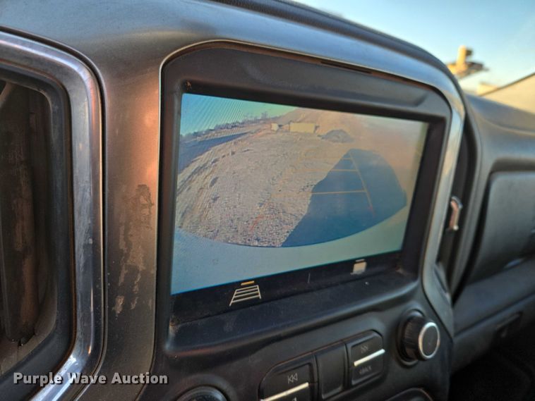 image for item ET5421 2019 Chevrolet Silverado 1500 Crew Cab pickup truck