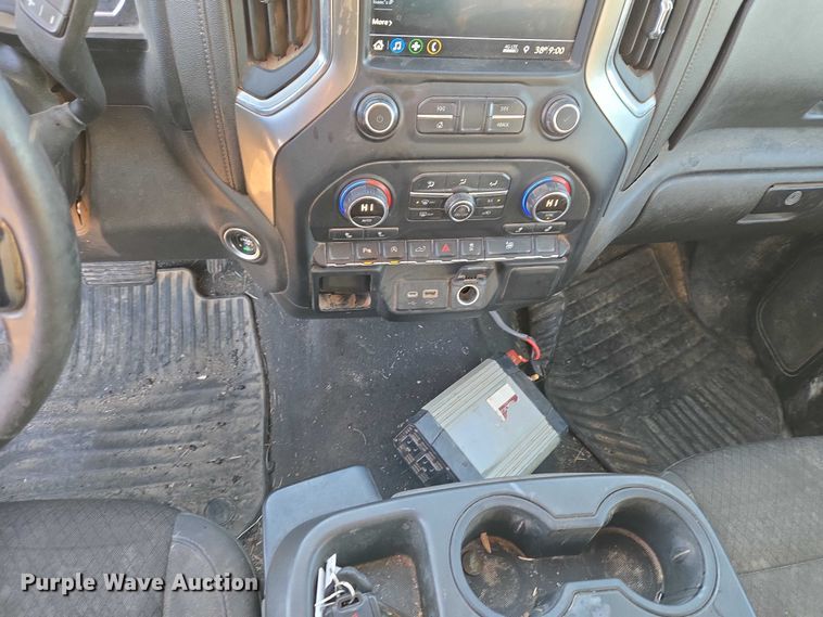 image for item ET5421 2019 Chevrolet Silverado 1500 Crew Cab pickup truck