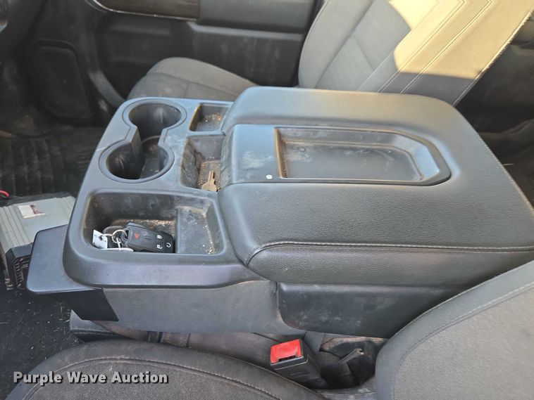 image for item ET5421 2019 Chevrolet Silverado 1500 Crew Cab pickup truck