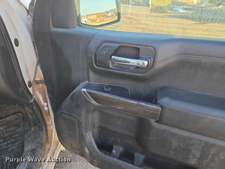 image for item ET5421 2019 Chevrolet Silverado 1500 Crew Cab pickup truck