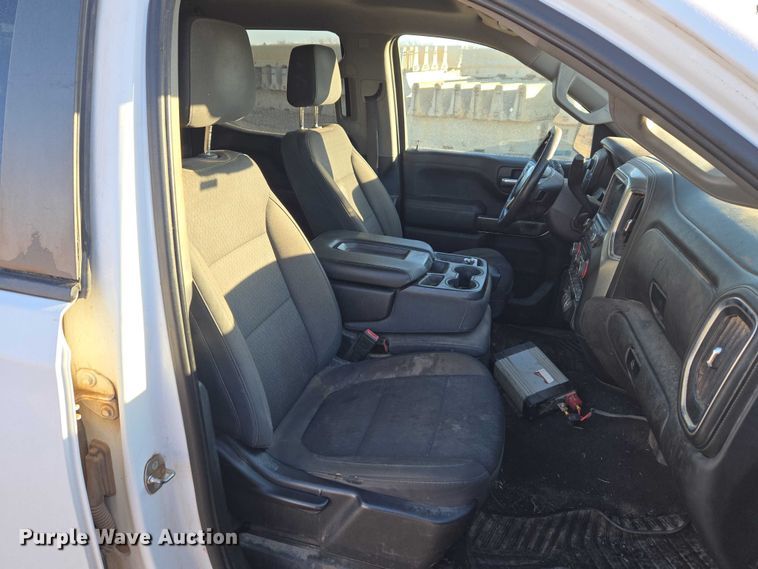 image for item ET5421 2019 Chevrolet Silverado 1500 Crew Cab pickup truck