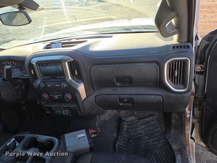 image for item ET5421 2019 Chevrolet Silverado 1500 Crew Cab pickup truck