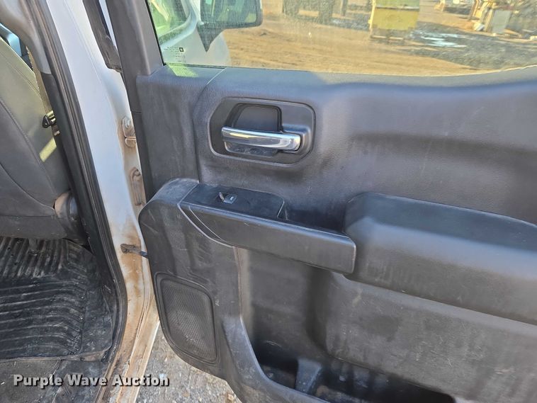 image for item ET5421 2019 Chevrolet Silverado 1500 Crew Cab pickup truck