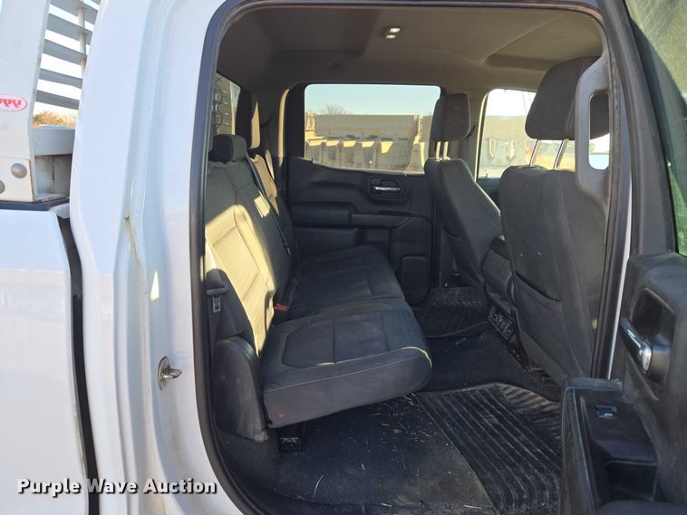 image for item ET5421 2019 Chevrolet Silverado 1500 Crew Cab pickup truck