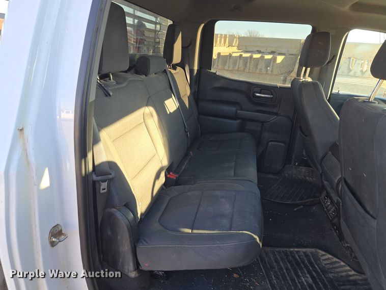 image for item ET5421 2019 Chevrolet Silverado 1500 Crew Cab pickup truck