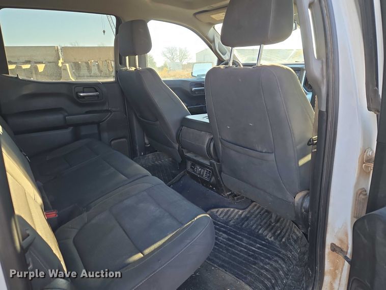 image for item ET5421 2019 Chevrolet Silverado 1500 Crew Cab pickup truck