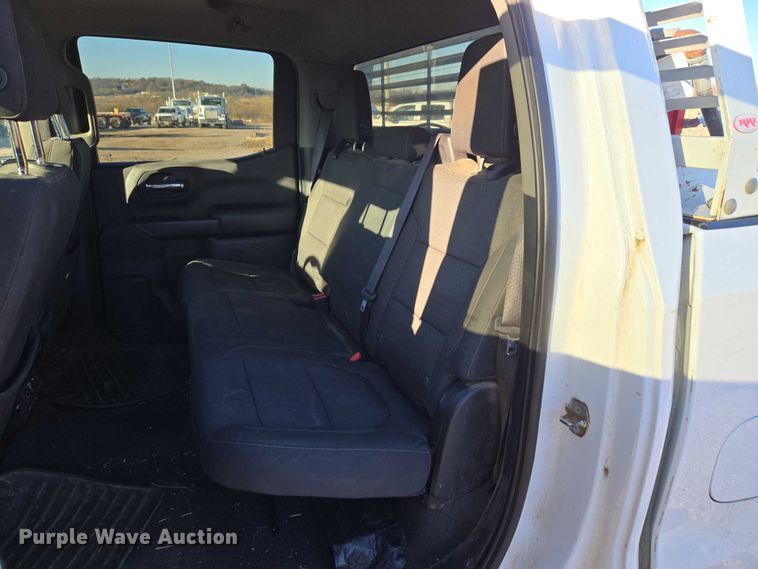 image for item ET5421 2019 Chevrolet Silverado 1500 Crew Cab pickup truck