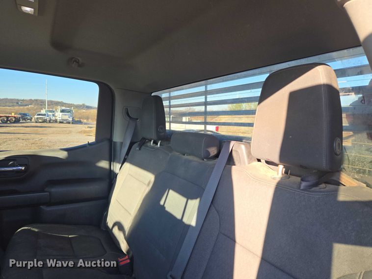 image for item ET5421 2019 Chevrolet Silverado 1500 Crew Cab pickup truck