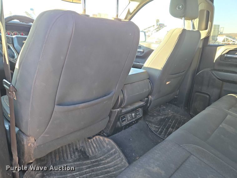 image for item ET5421 2019 Chevrolet Silverado 1500 Crew Cab pickup truck