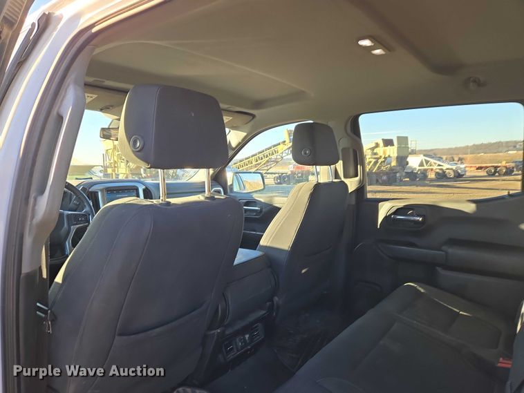 image for item ET5421 2019 Chevrolet Silverado 1500 Crew Cab pickup truck