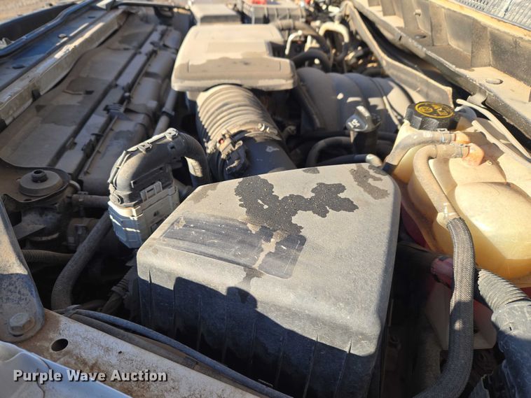 image for item ET5421 2019 Chevrolet Silverado 1500 Crew Cab pickup truck